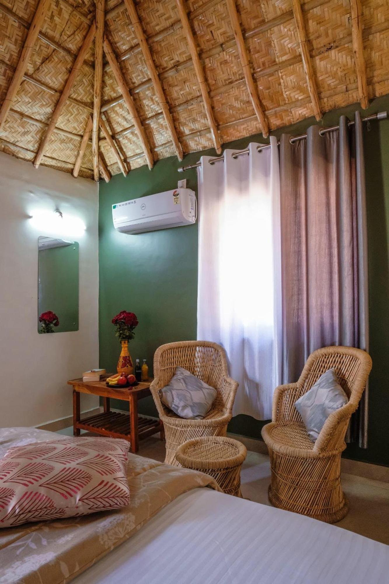 The Hideout Cottage And Restaurant Хампи Екстериор снимка